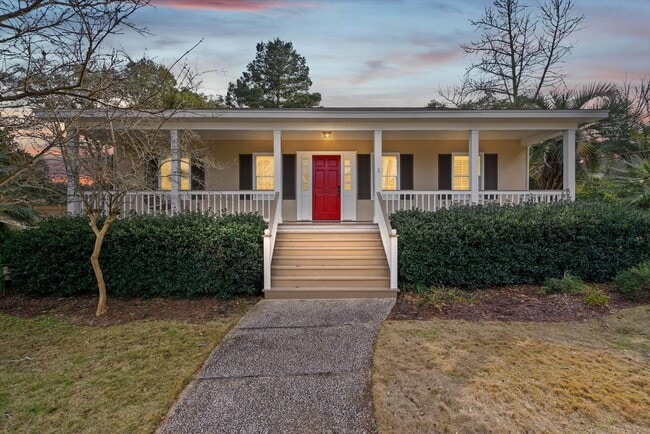 Building Photo - Quaint Springhill Charmer