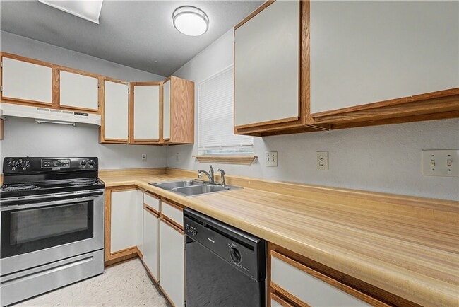 1366 E Sequoyah Ct
