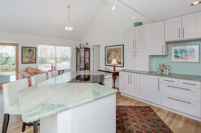 Photo - 12 President St