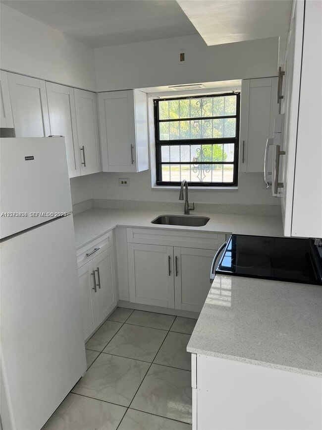 Photo - 505 NE 142nd St Unidad A