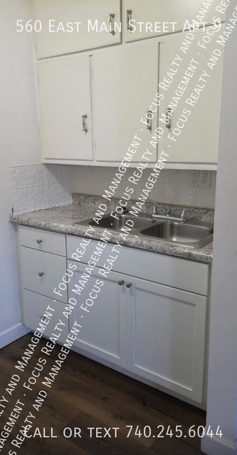 Building Photo - 560 E Main St Unit 9