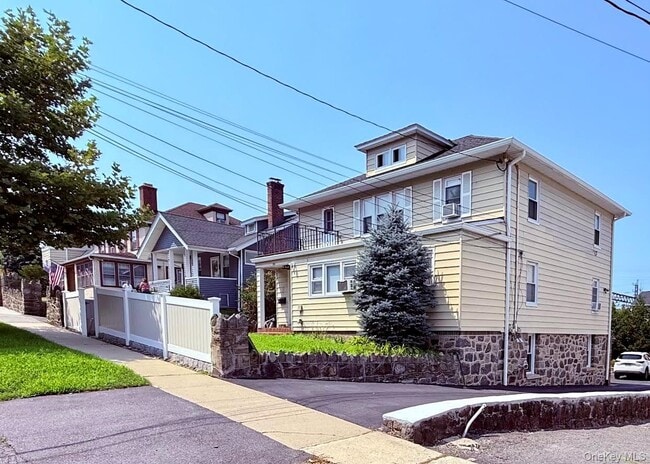 Building Photo - 313 Stanley Ave Unit 1st fl