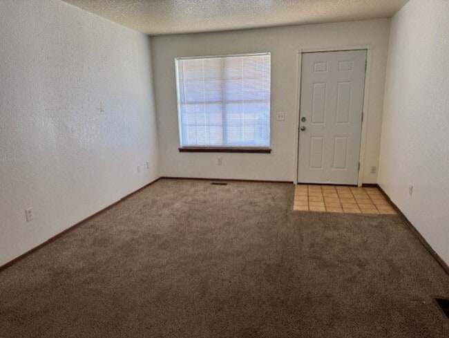 Photo - 2 bed duplex in Mustang, fenced yard, laun...