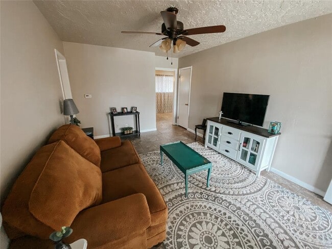 Photo - 208 Thompson Dr