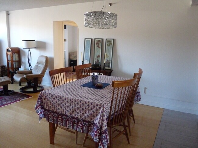 Photo - 1731 Beacon St