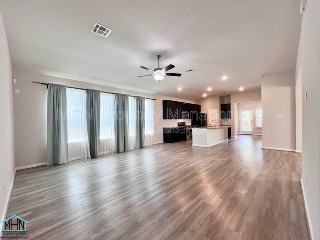 Photo - 2307 Castello Wy