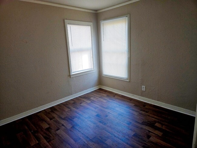 Photo - 304 Crockett St