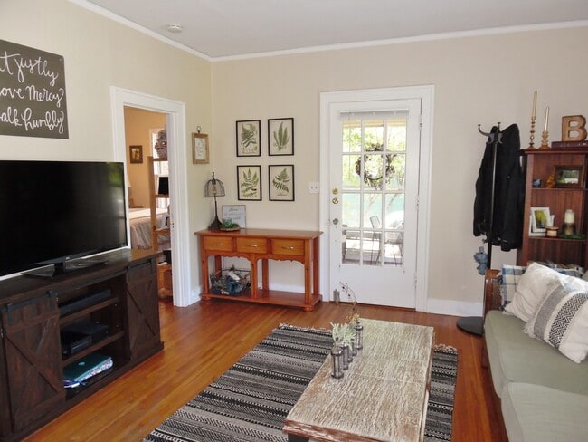 Photo - Bungalow in Mistletoe Heights!