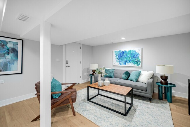 Photo - 4721 W Warwick Ave