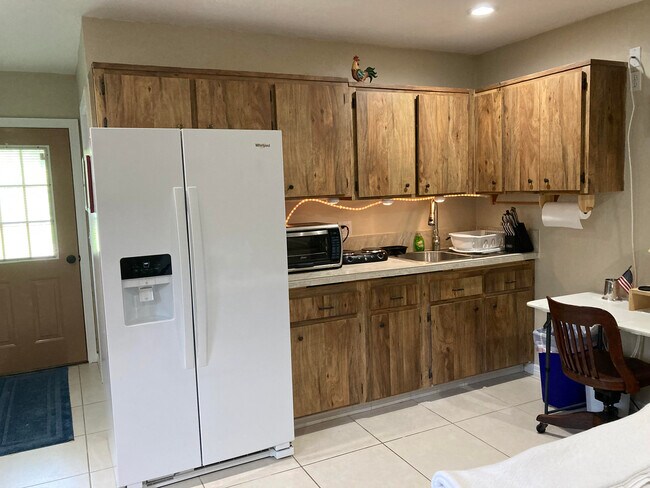 Photo - 203 Esther St