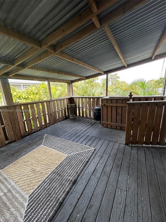 Photo - 1531 NE 35th St Unit 3