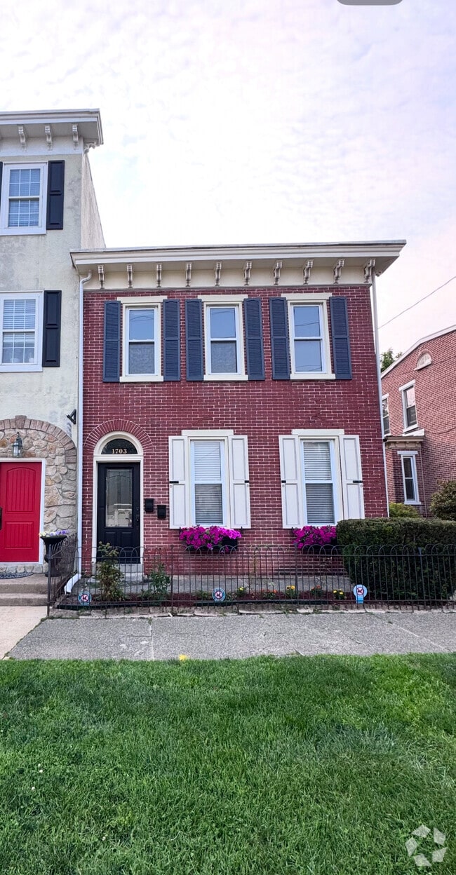 Building Photo - 1703 N Union St Unit 1703  2 Rental