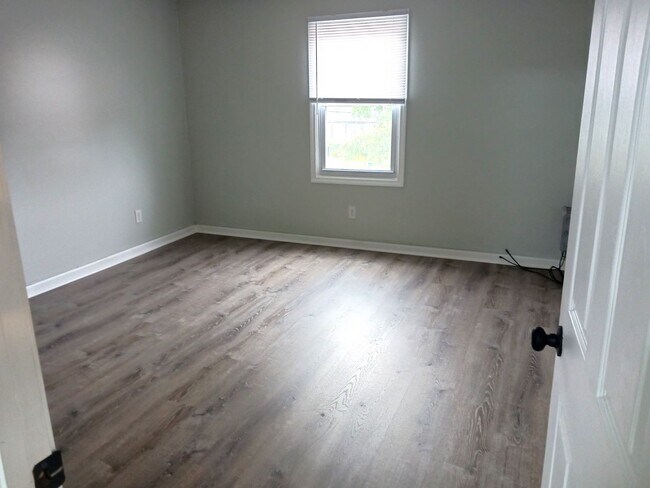 Photo - 262 -264 George Waterman Road Unit 262 George Waterman  5