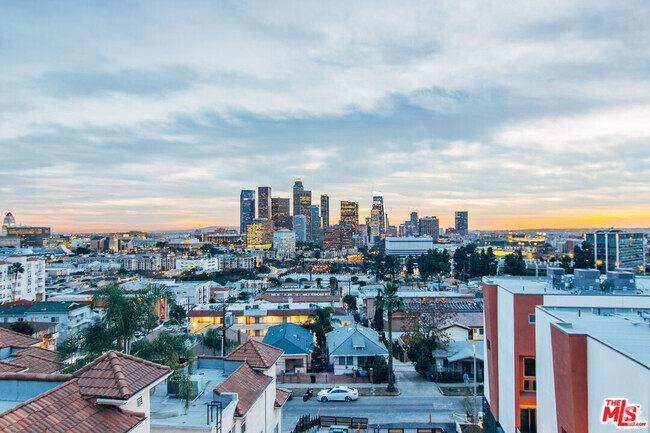 Building Photo - 1035 Figueroa Terrace Rental