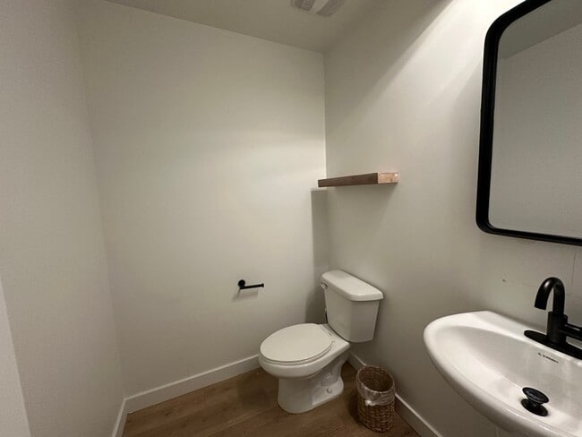 Photo - 583 N 260 E