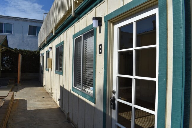 Building Photo - 512-516 N CITRUS AVENUE Unit 516-B