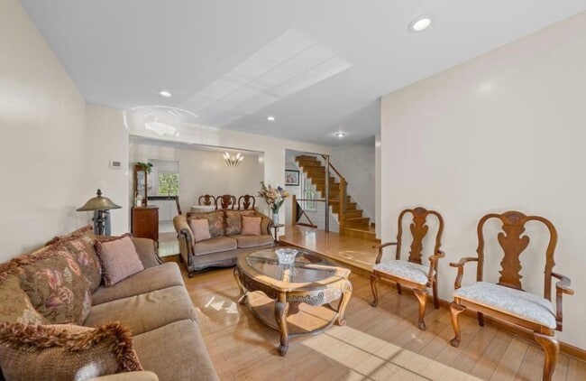 2829 Grovemore Ln
