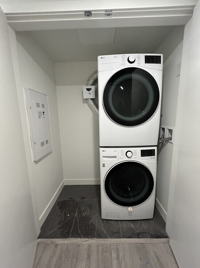 Photo - 9675 King George Blvd