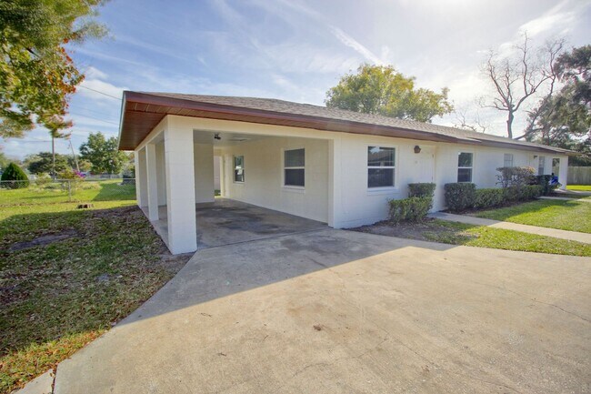 114 E Wallace Street - 114 E Wallace Street