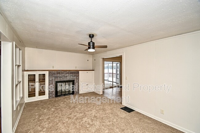 Photo - 2227 New Milford Rd