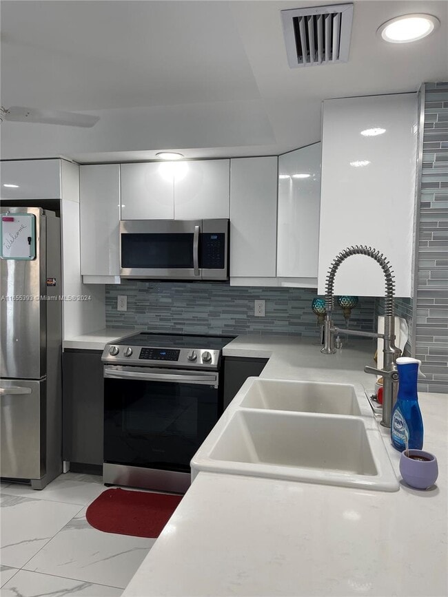 2304 Lucaya Ln  