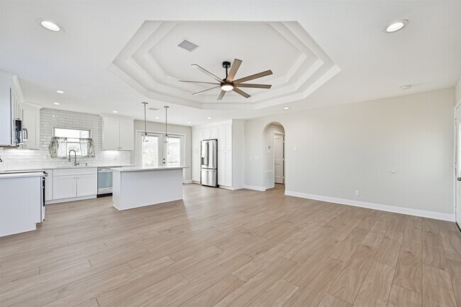 Building Photo - 2118 103rd St