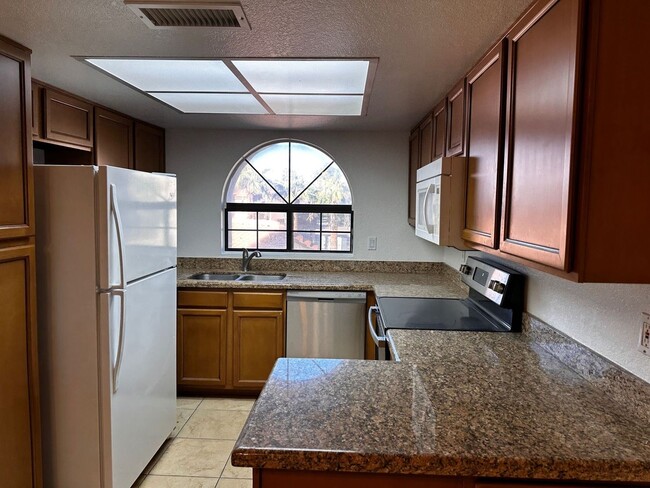 Photo - 700 E Mesquite Cir