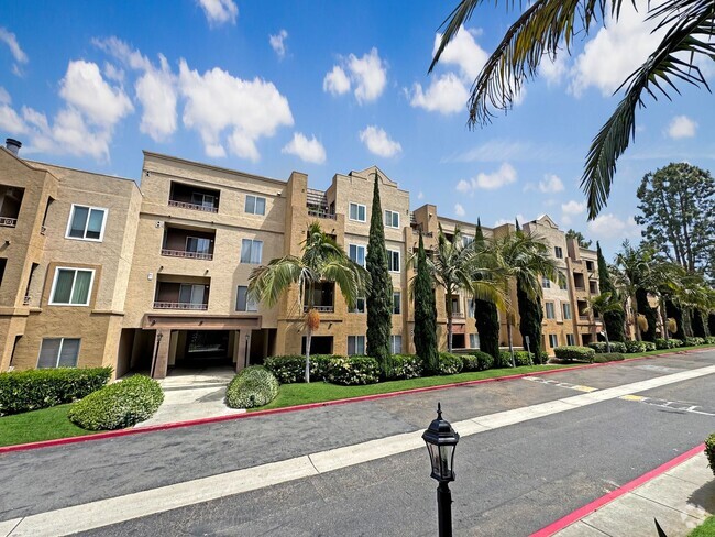 Building Photo - Beautiful 2B/2BA Condo in UTC!