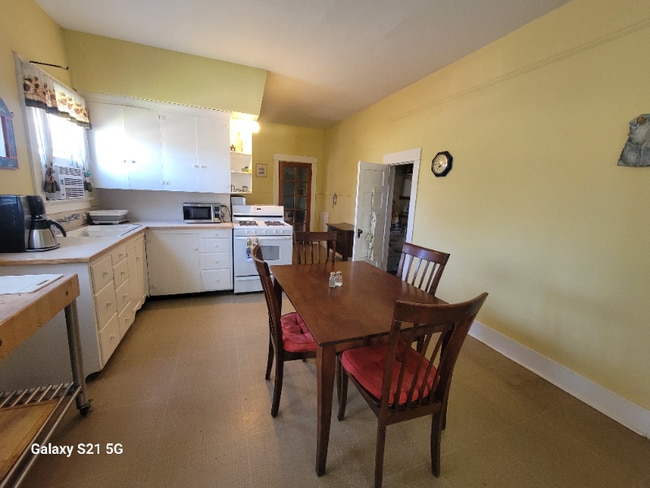 Photo - 700 W 13th St Unit 1