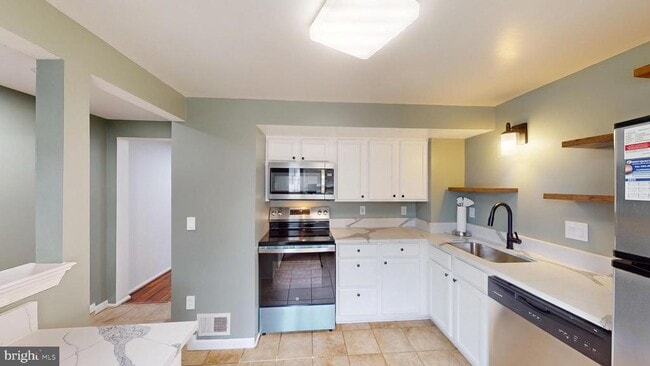 Photo - 8551 Braxted Ln