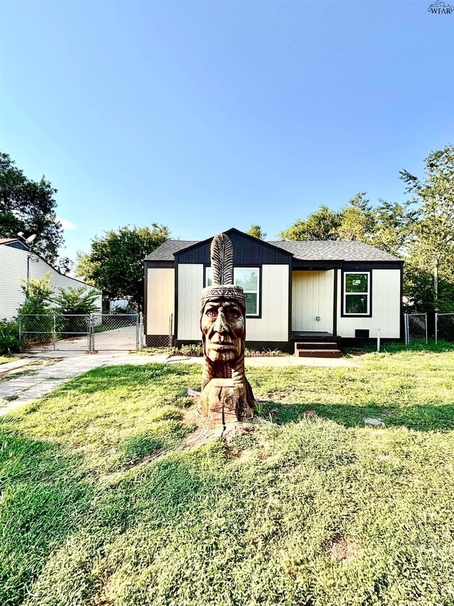 Building Photo - 1670 Hawes Ave Rental