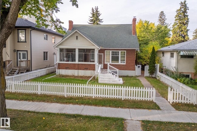 Photo - 11010-11081 81 Ave NW