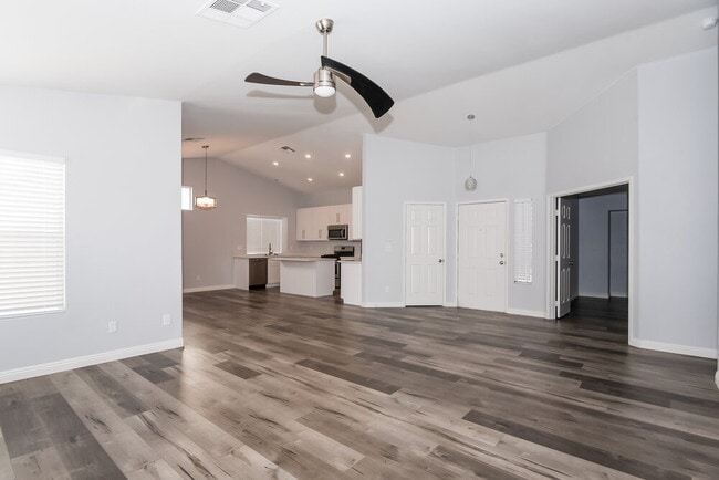 Photo - 704 Colonnade Row Dr