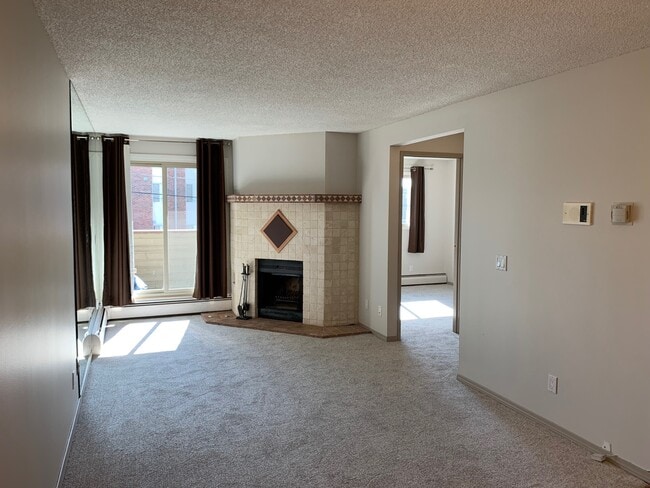 Photo - 2218-2218 30 St SW