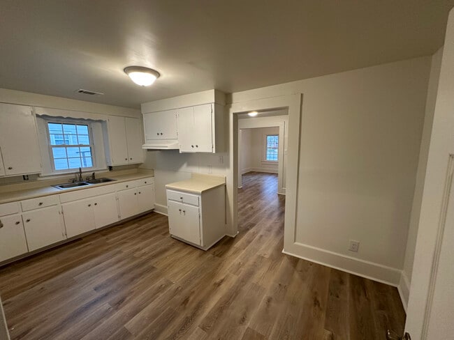 Photo - 614 S Tillman St