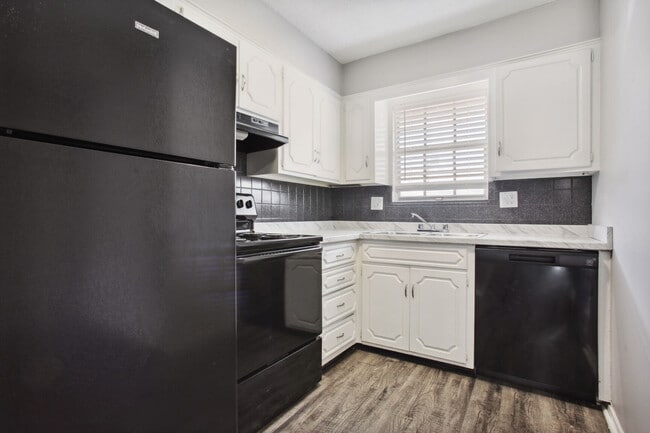 Photo - Clove Manor Apartments