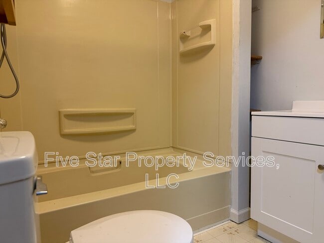 Photo - 229 W Allen St