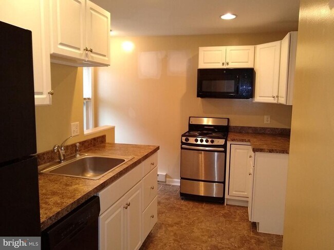 Photo - 37 N Hellertown Ave Unit B
