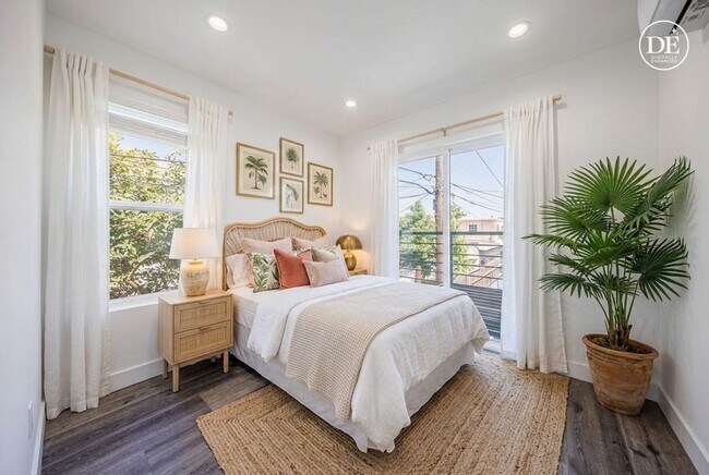 3015 Alsace Ave Unit # 2