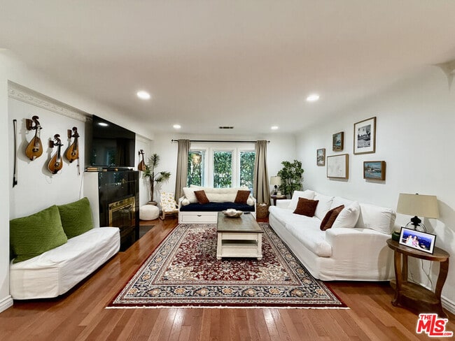 Photo - 7764 Fountain Ave