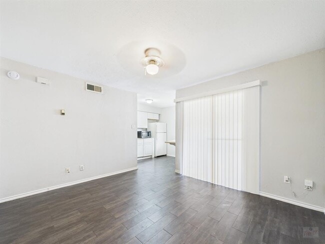 Building Photo - 1840 Burton Dr Unit 141 Rental
