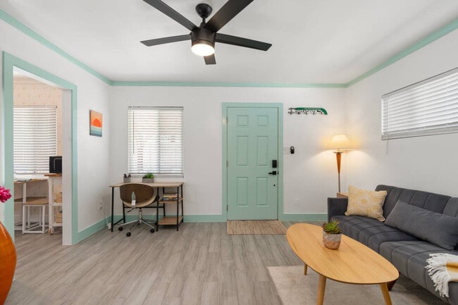 Building Photo - 1407 E McKinley St Unit ID1316297P