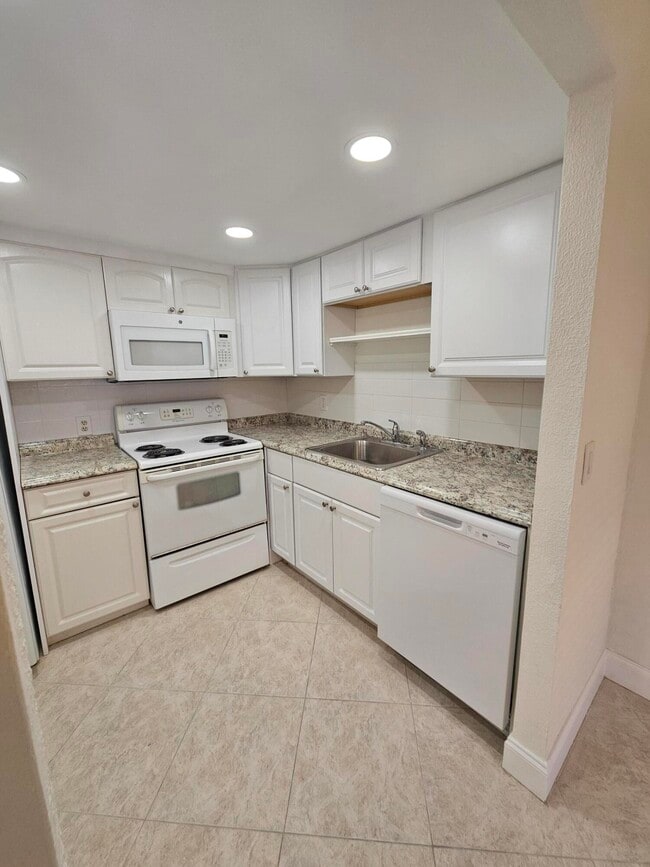 Photo - 211 Saxony Ln Unit 211
