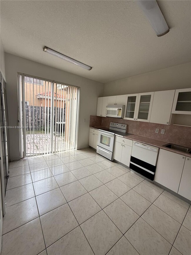 Photo - 8520 NW 139th Terrace Condominio Unidad 1602