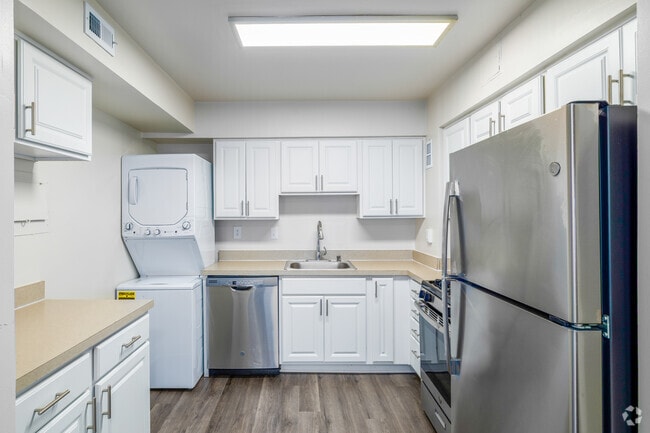 1BR, 1BA - 800SF - Kitchen
