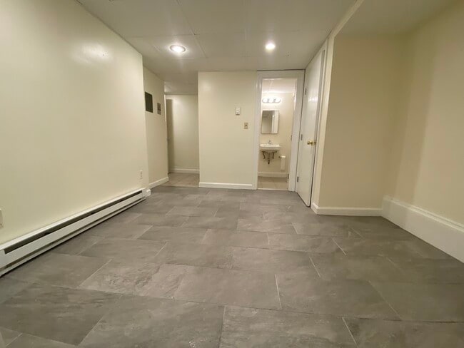 Building Photo - 506 Beacon St