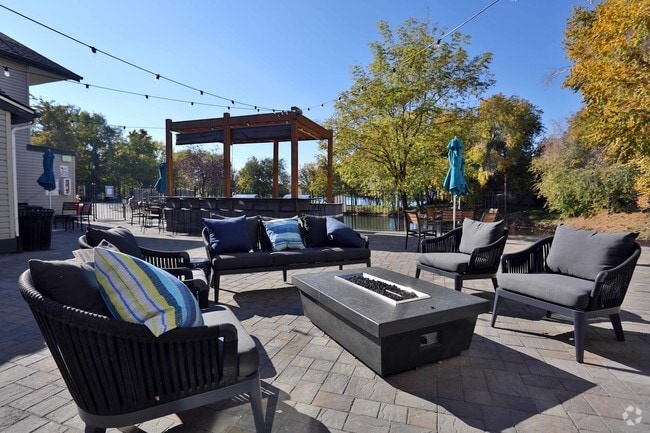 Photo - Edgewater Apartments