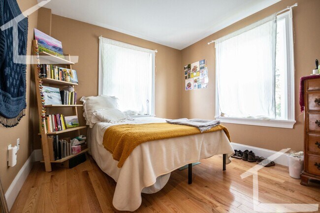 Photo - HOT BROOKLINE LISTING!!!!!