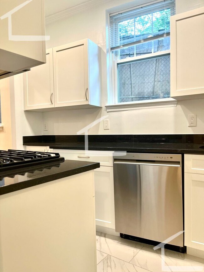 Photo - Available now - No Broker Fee - Brighton 2...