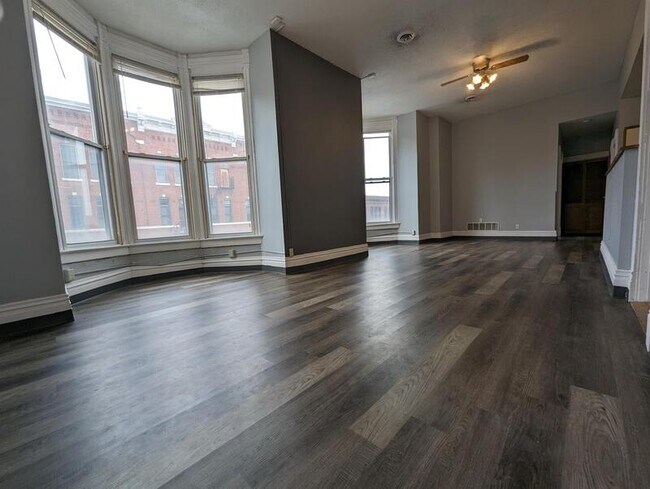 201 High Ave E
